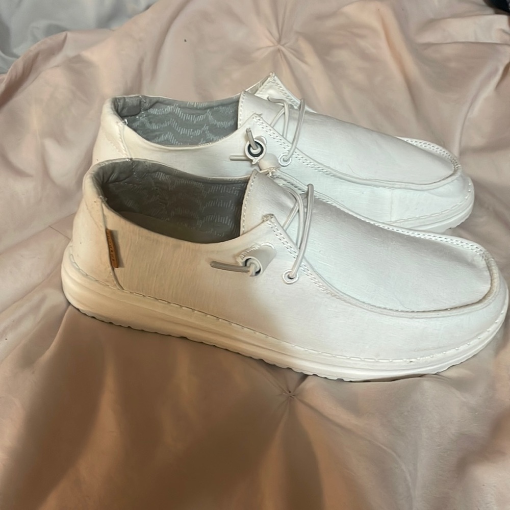WOMEN'S WHITE HEYDUDE WENDY SLIP-ON SHOES